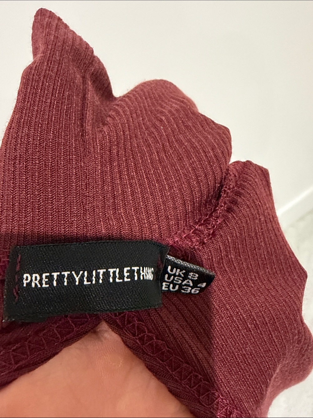 PrettyLittleThing Ribbed Burgundy Turtleneck Crop Top - Picture 3 of 3